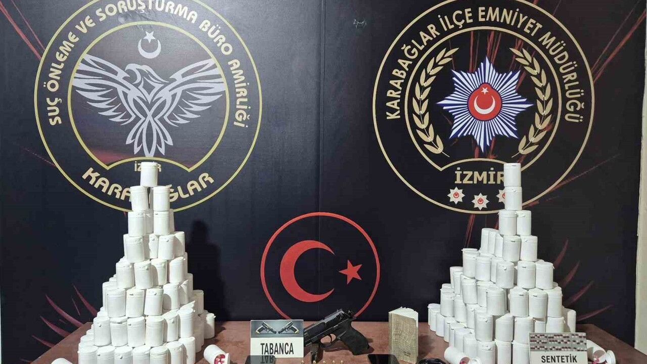 İzmir'de Sevgili Uyuşturucu Tacirleri Yakalandı