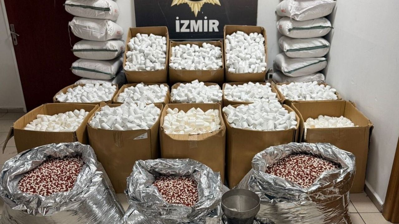 İzmir'de Uyuşturucu Hap Operasyonu: 2,3 Milyon Adet Ele Geçirildi