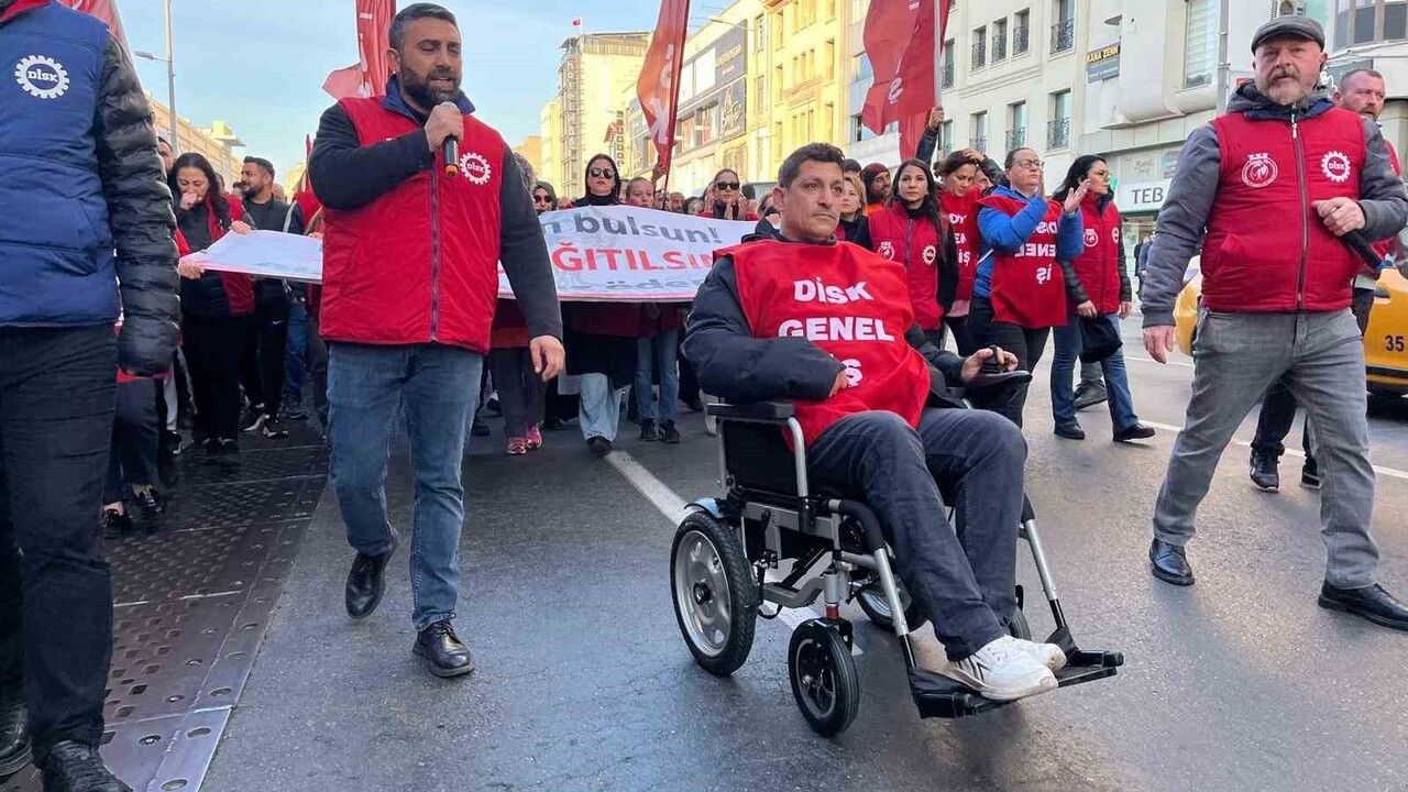 İzmir İşçileri Yarım Gün Eylemde: Talepler Dinlenmiyor