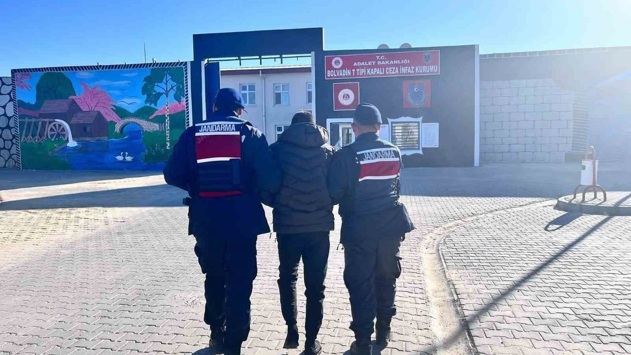 Jandarma Aranan Şahısı Yakaladı
