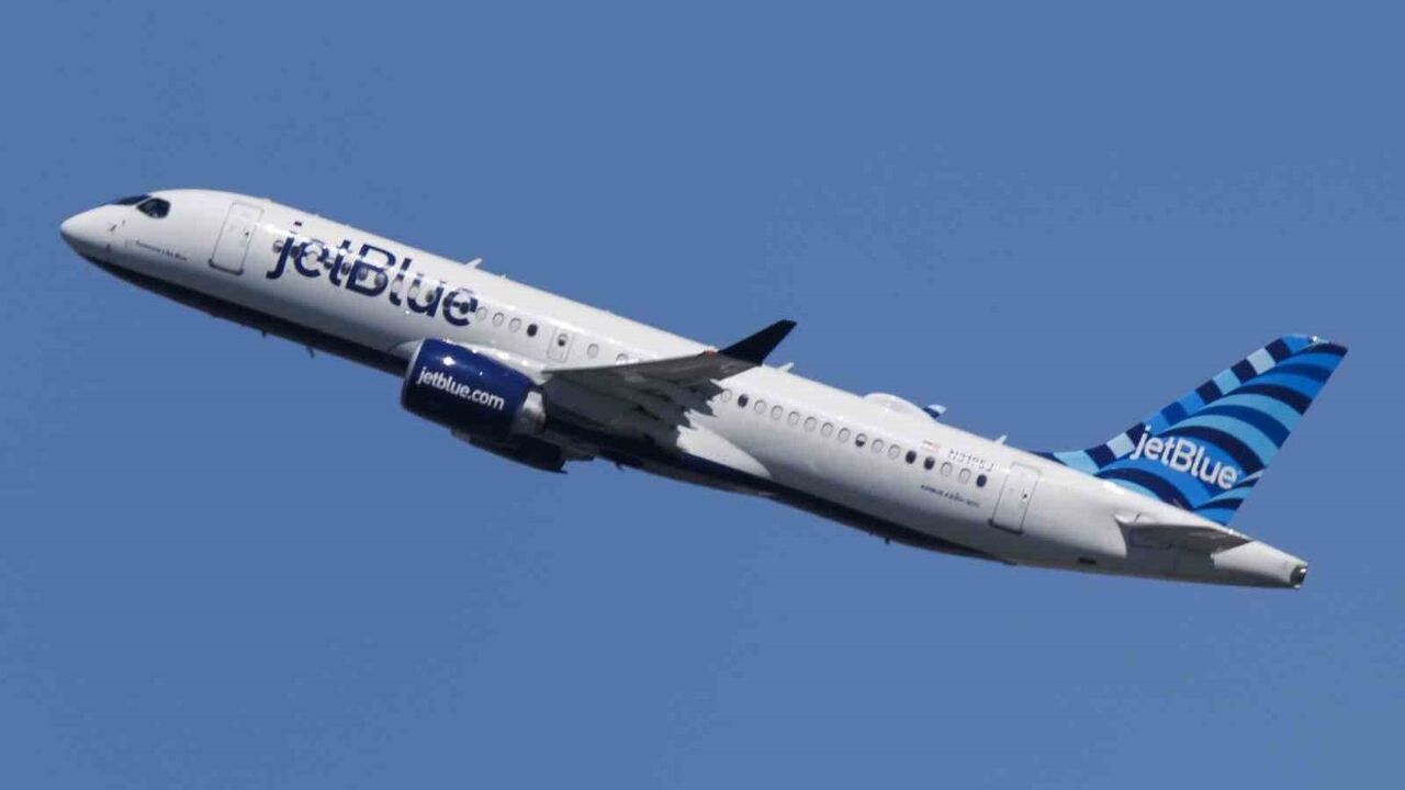 JetBlue Uçağı ABD Savaş Uçağıyla Çarpışmaktan Kıl Payı Kurtuldu