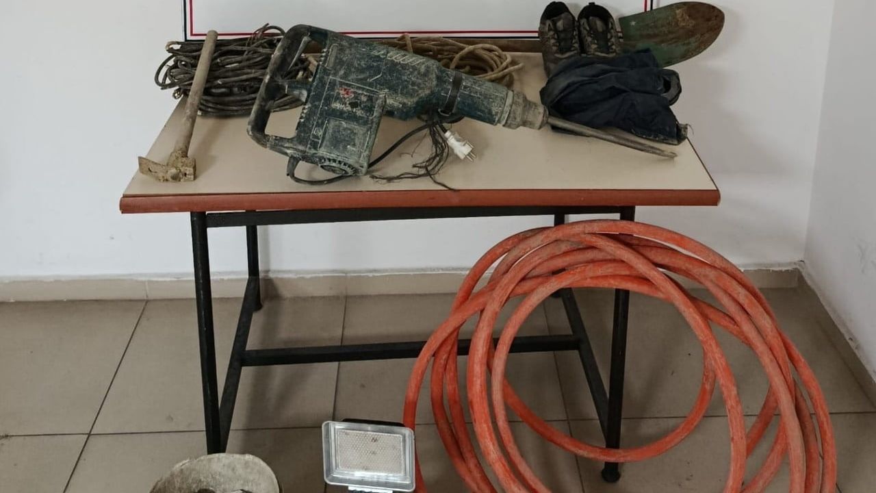 Kaçak Kazı Yapan Üç Kişi Jandarma Tarafından Yakalandı