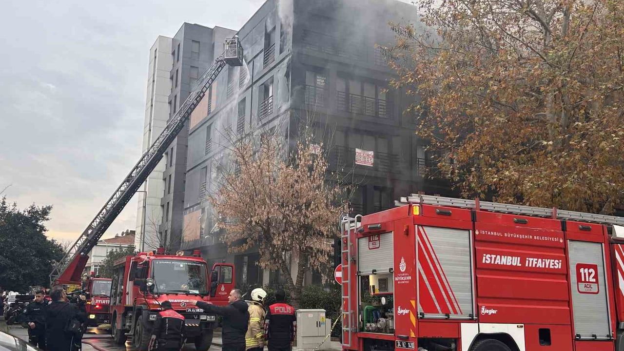 Kadıköy Bağdat Caddesi'nde Yangın Alarmı: İtfaiye Müdahale Etti