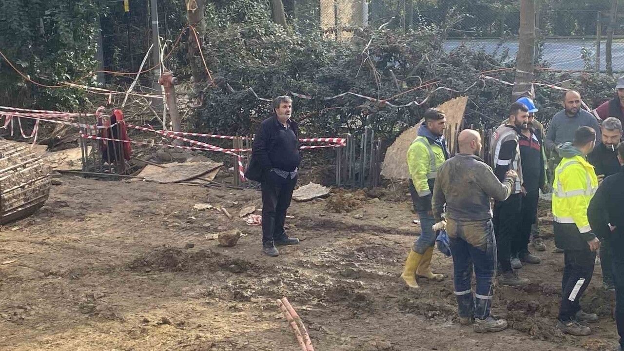 Kadıköy'de İnşaat Şantiyesinde İşçi Çukura Düştü