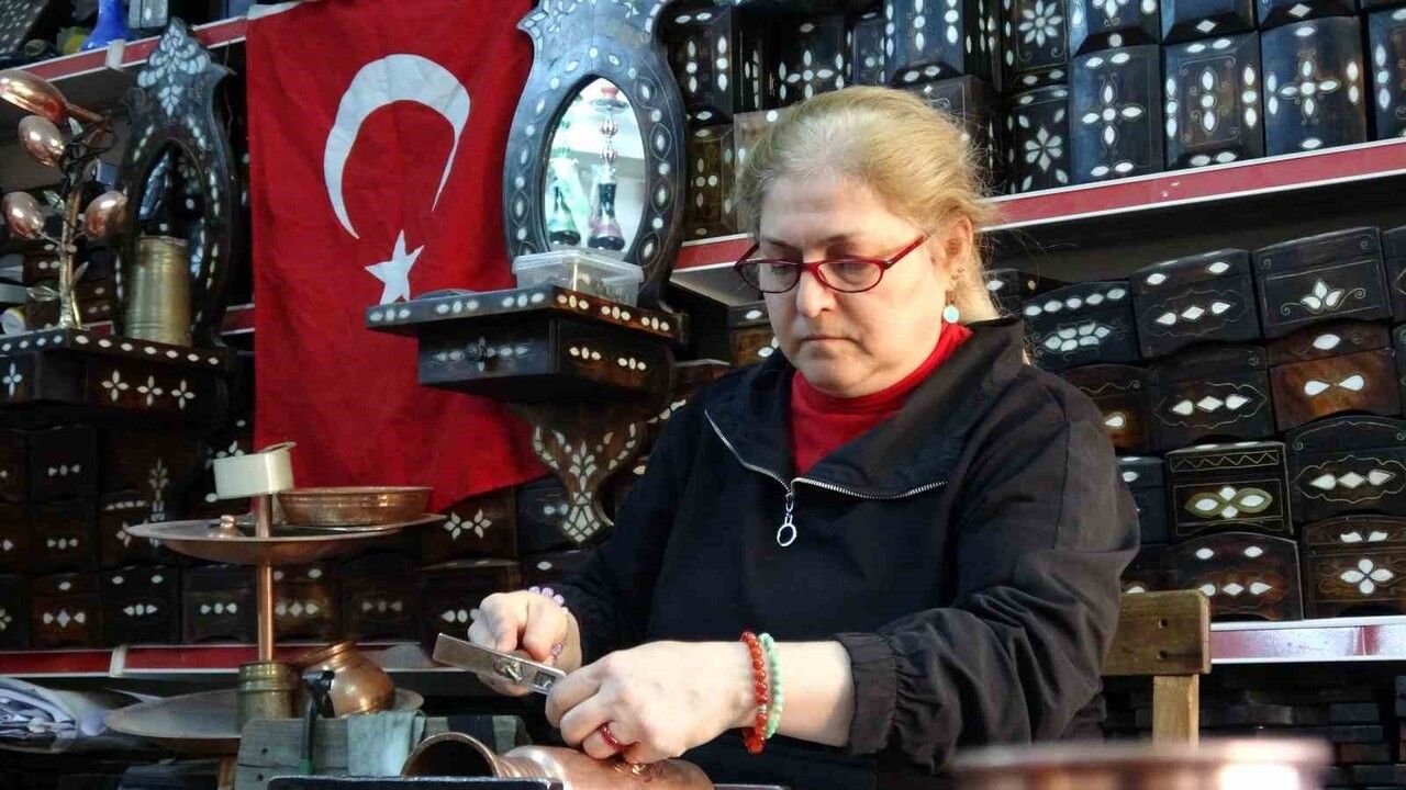 Kadın Bakır Ustası, Erkeklere Taş Çıkartıyor