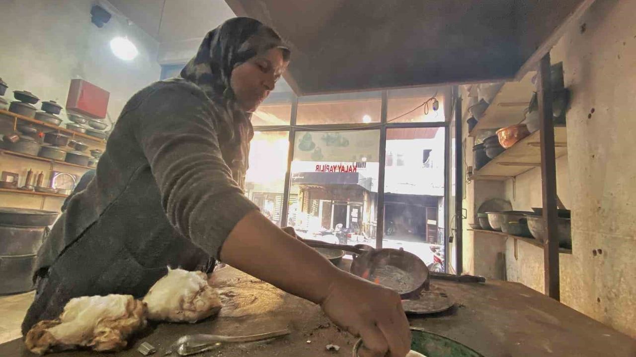 Kadın eliyle yarım asırlık kalaycılık