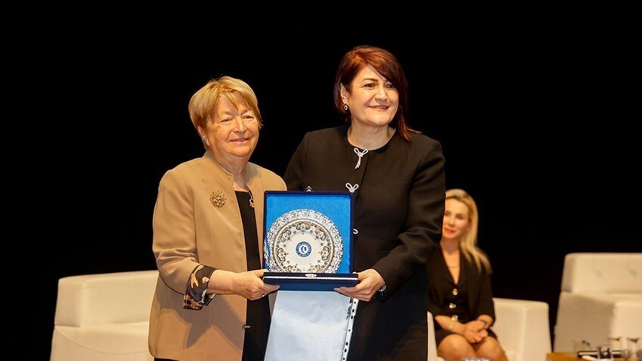 Kadın Liderliği ve Anadolu’nun Geleceği Paneli Uşak’ta Gerçekleşti