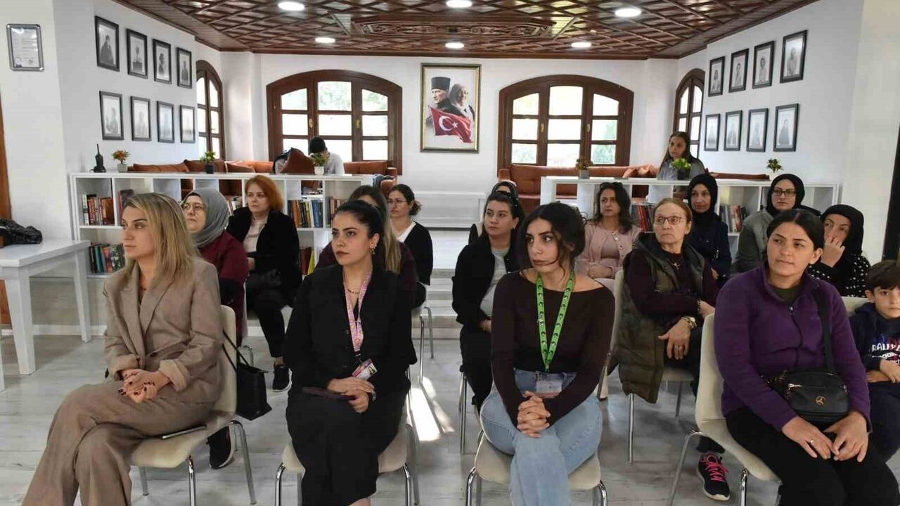 Kadın Sağlığına Dikkat: Kepez Belediyesi'nin Bilgilendirici Söyleşisi