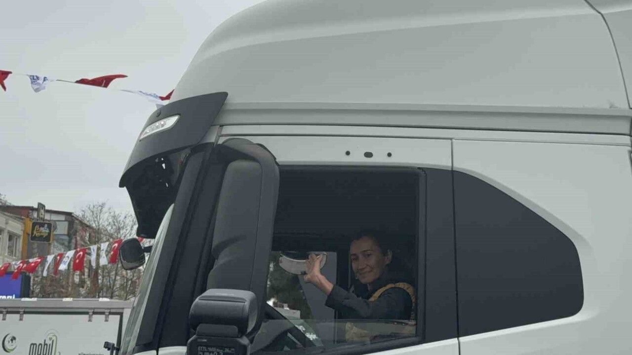 Kadın Sürücüyle Sudan'a Yardım Konvoyu