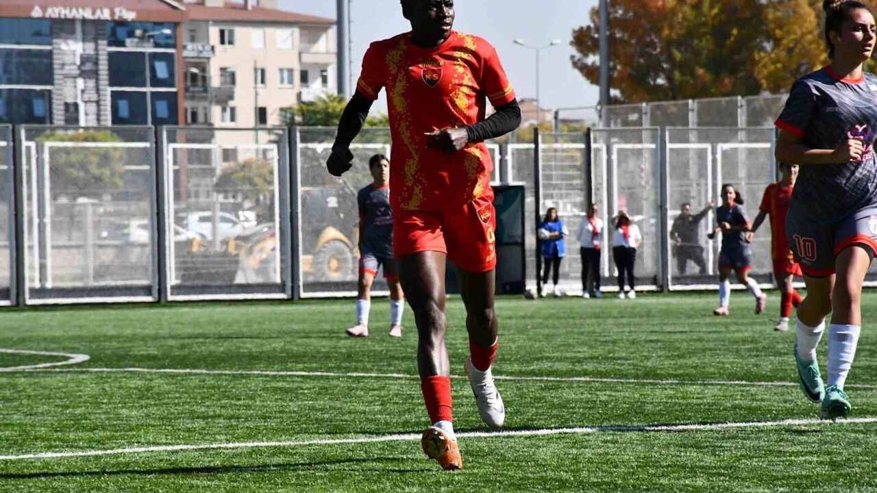 Kafayat Atoke Başhıru Durdurulamıyor: 8 Golle Tarihe Geçti