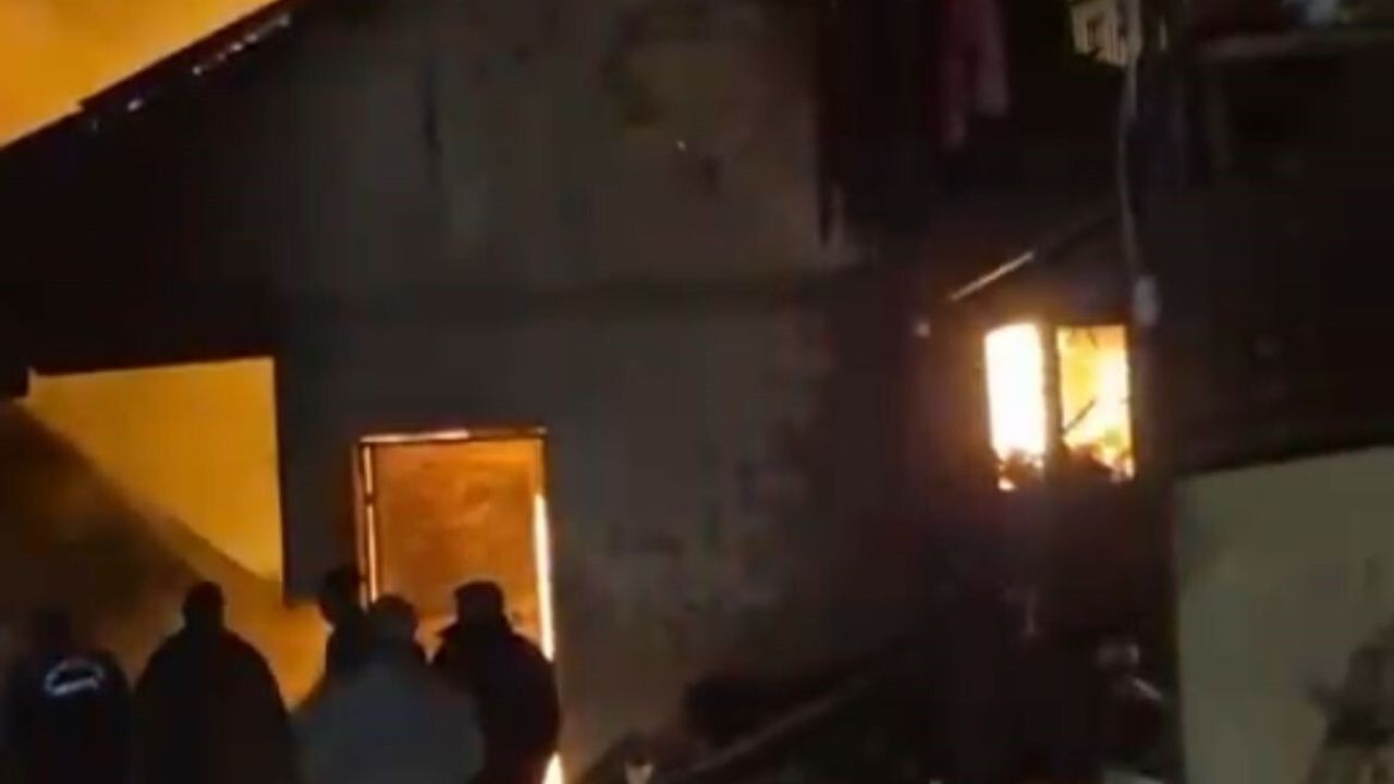 Kahramanmaraş'ta Ahır ve Garaj Yangını Kontrol Altına Alındı