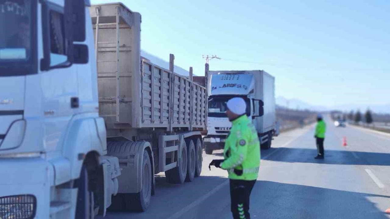 Kahramanmaraş'ta Kış Lastiği Denetimleri Başladı