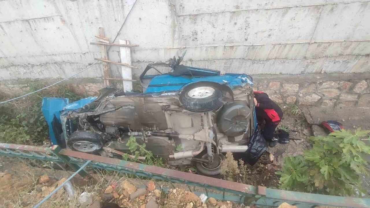 Kahramanmaraş'ta Trafik Kazası: Otomobil Drenaj Kanalına Uçtu