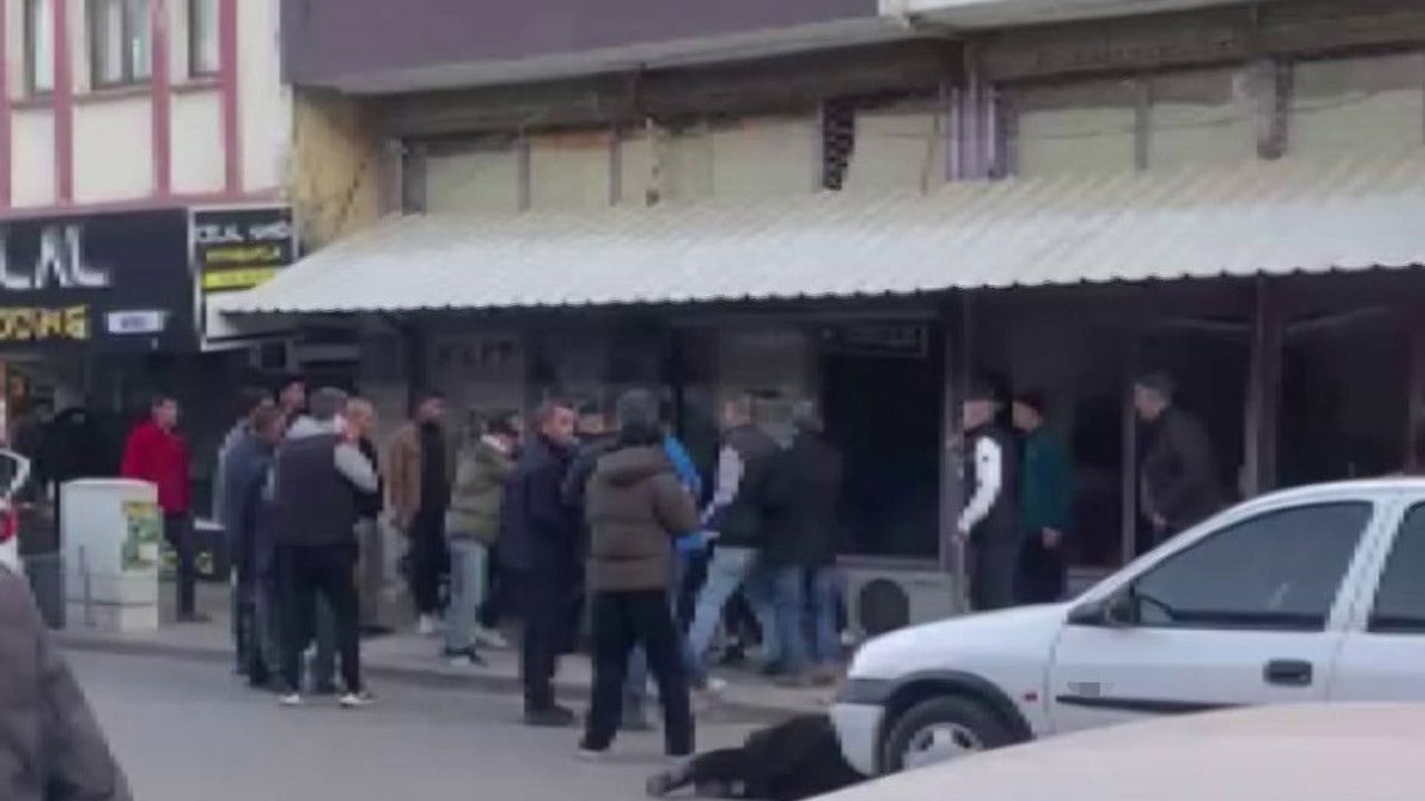 Kahta’da Boşanma Aşamasındaki Eşini Öldüren Zanlının Kaçışı Kamerada