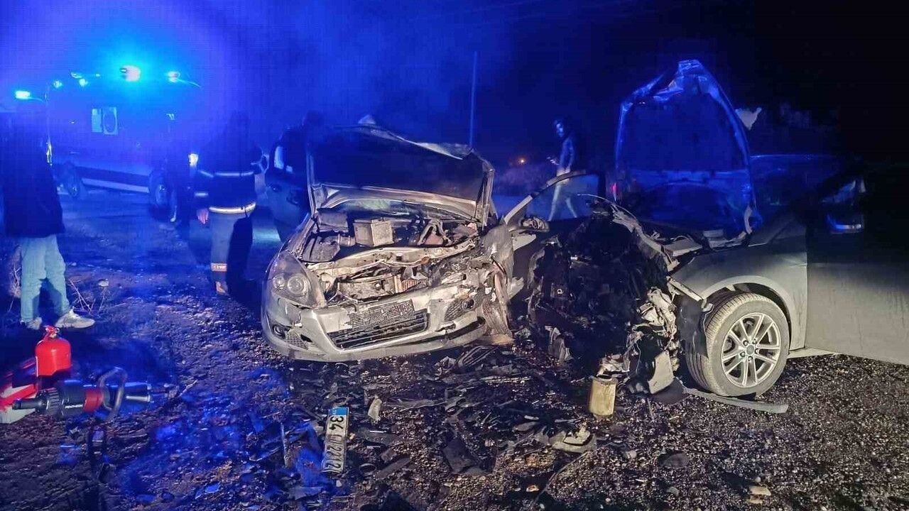 Kahta'da İki Otomobil Çarpıştı: 5 Yaralı