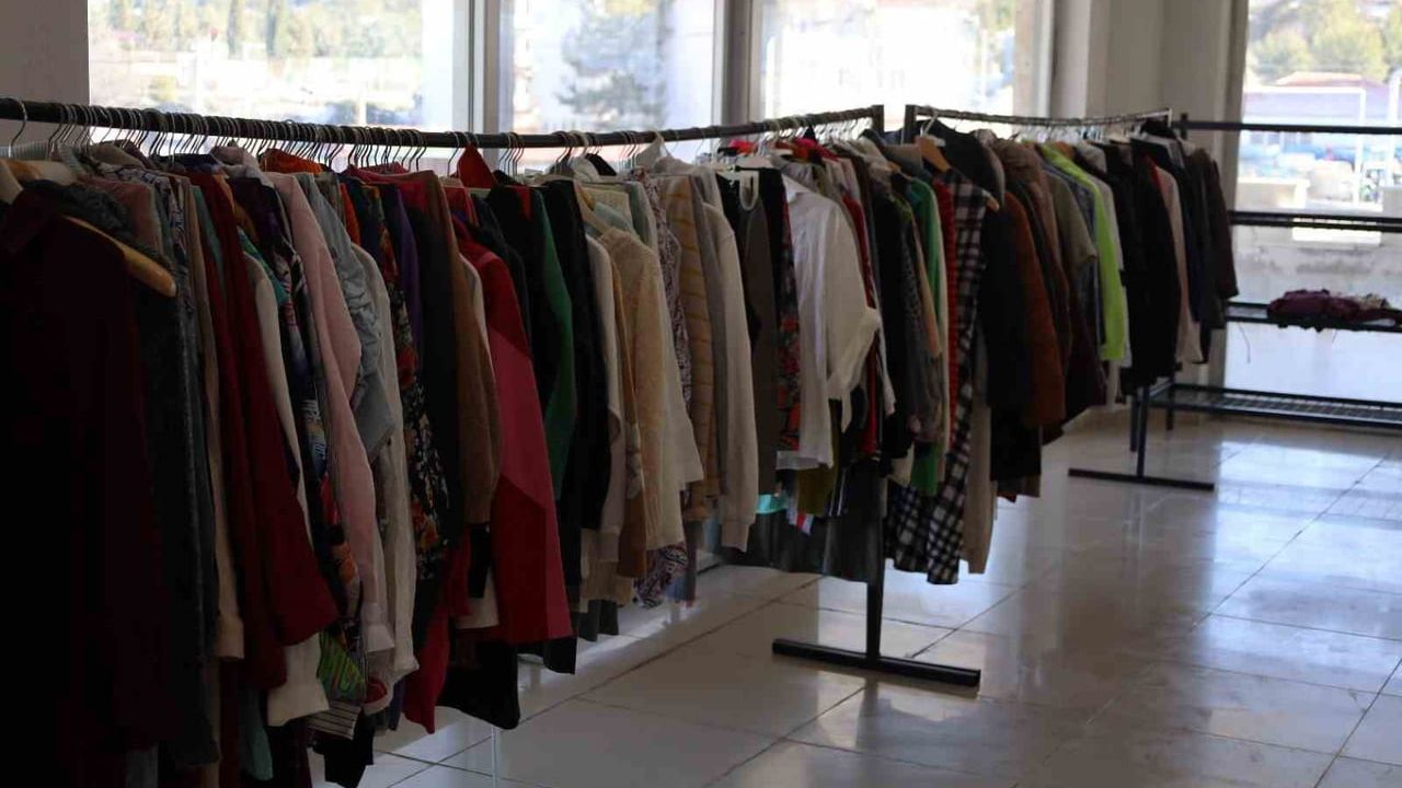 Kale Belediyesi İhtiyaç Sahiplerine Sosyal Market Desteği Sunuyor