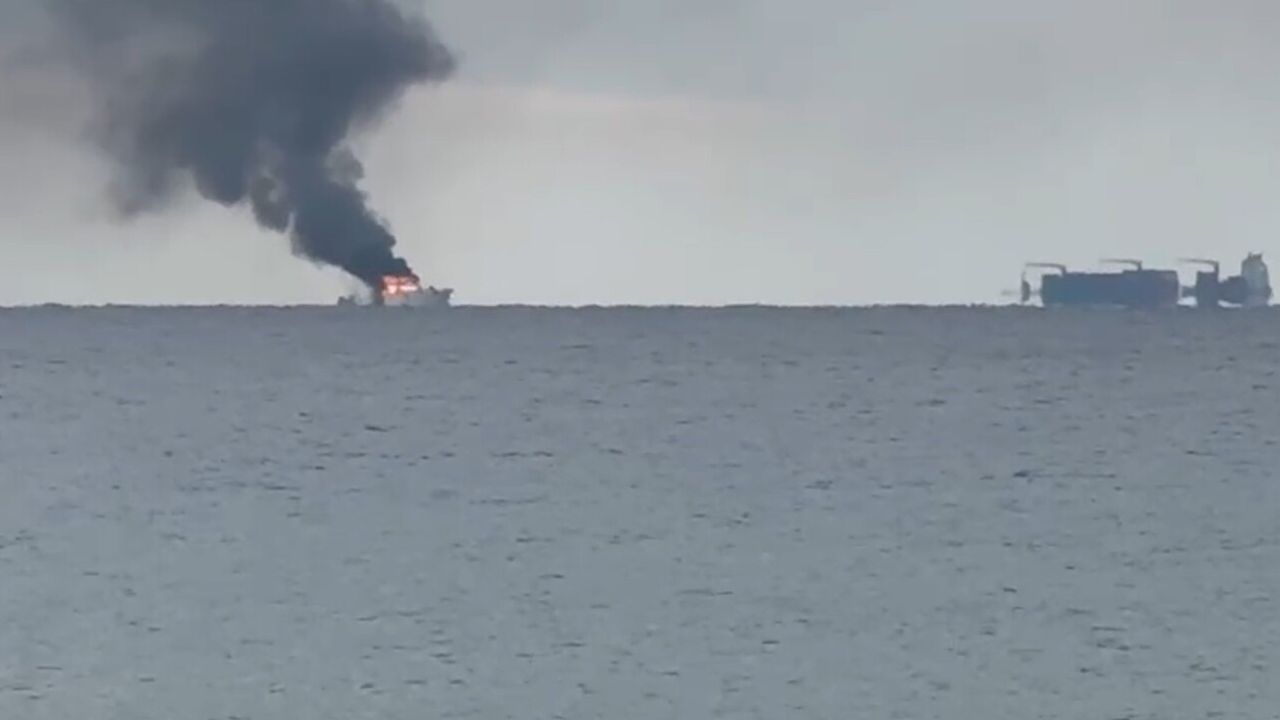 Kalkan Açıklarında Lüks Tekne Yangını: Dron ile Anbean Görüntülendi