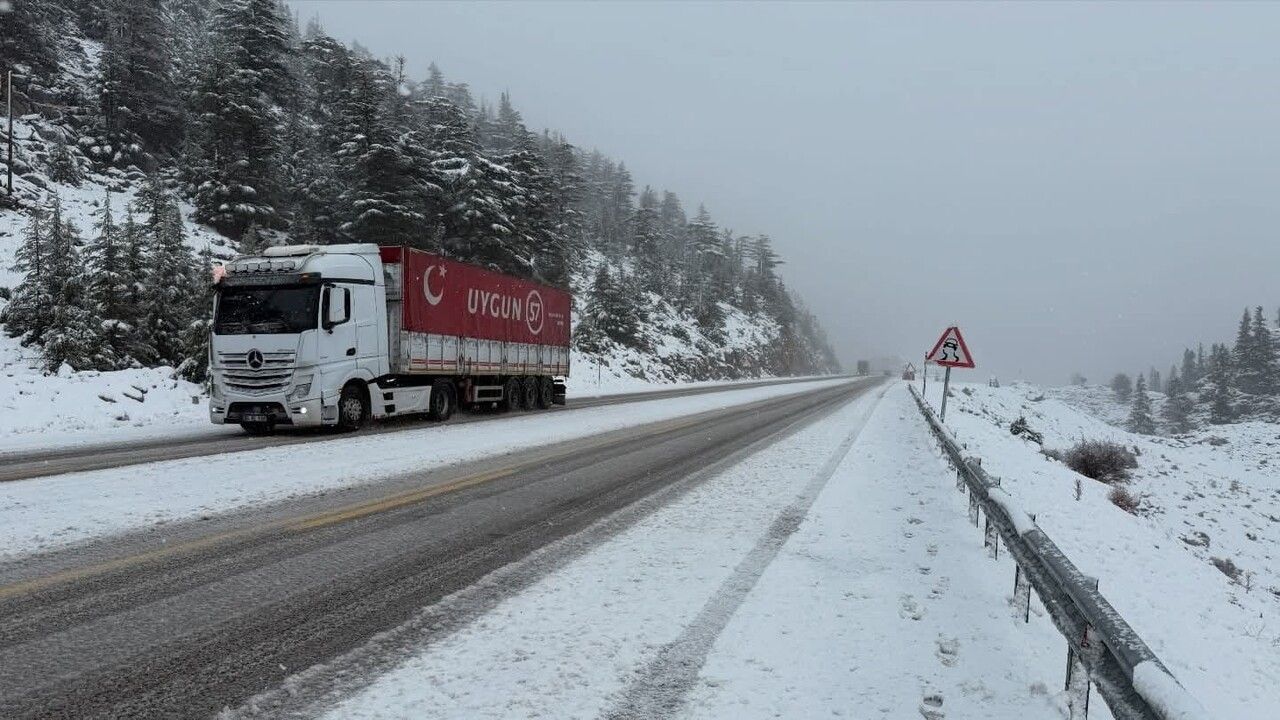 Kar Yağışı Alacabel'de Sevinçle Karşılandı