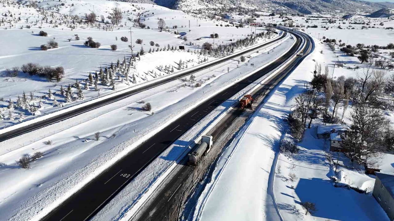 Kar Yağışı Gerede-Samsun Yolunu Etkiledi