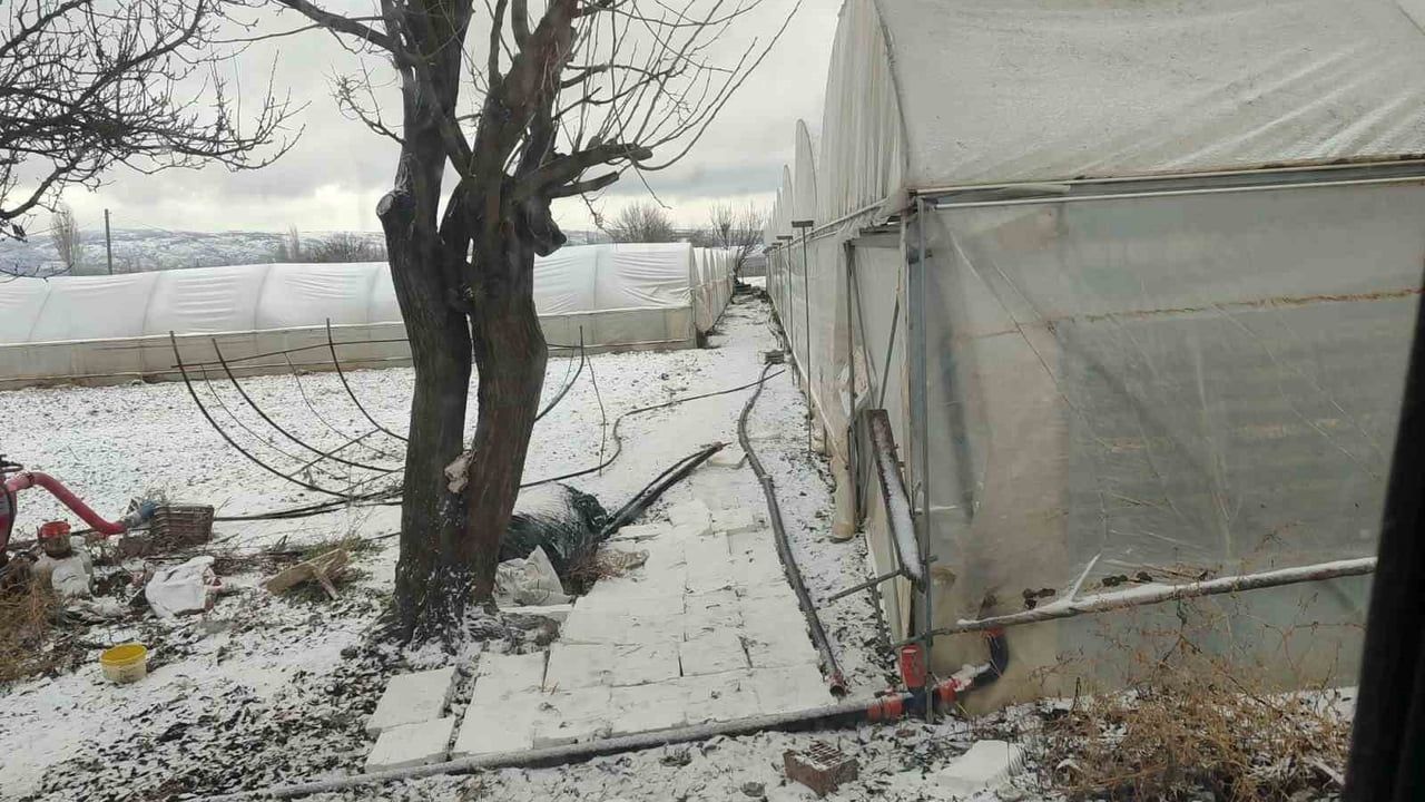 Kar Yağışı Sonrası Eskişehir'deki Seralar Buz Tuttu