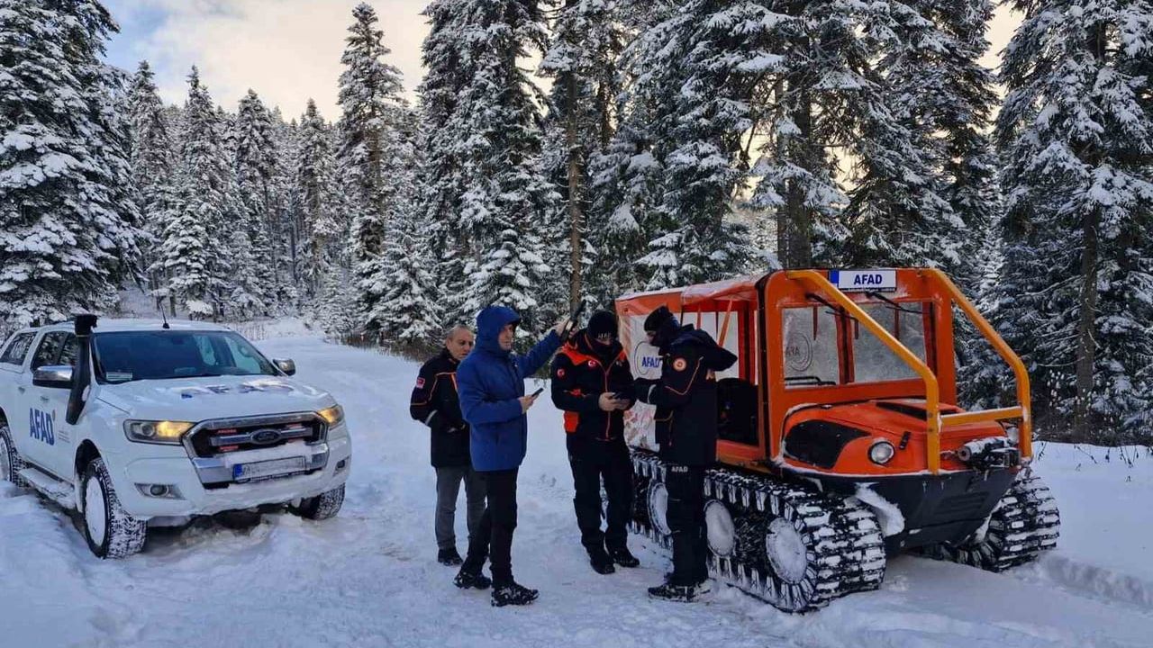 Kar Yağışında Mahsur Kalan 11 Kişi Kurtarıldı