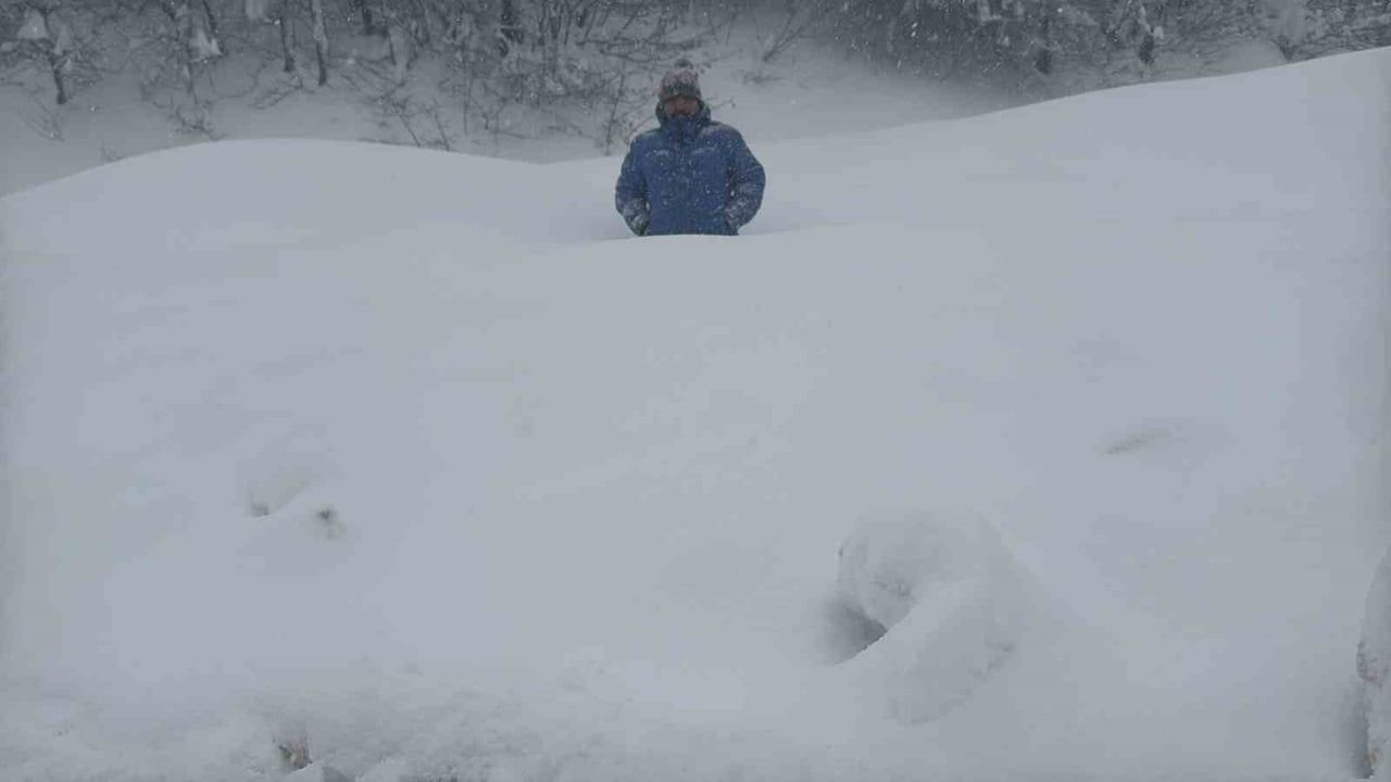 Karabük-Bartın Yolunda Yoğun Kar Yağışı Ulaşımı Etkiliyor