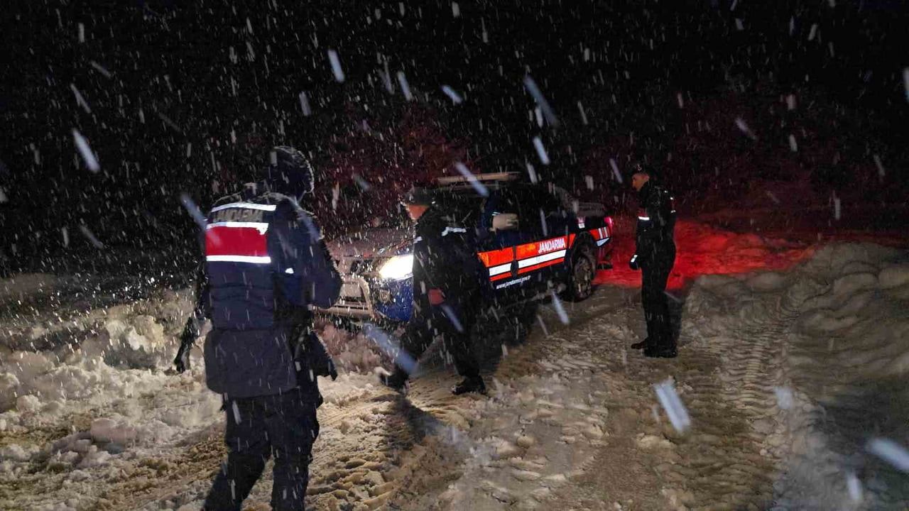 Karabük'te Kardan Mahsur Kalan Vatandaş Kurtarıldı