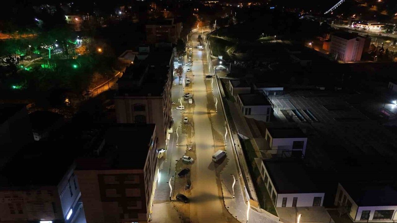 Karabük'te Ömer Lütfü Özaytaç Caddesi Trafiğe Kapalı