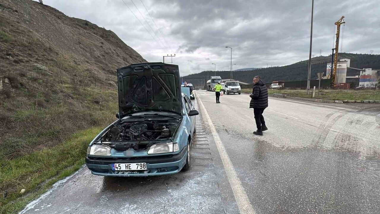 Karabük'te Seyir Halindeki Otomobilde Yangın Çıktı