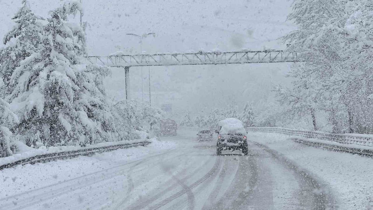 Karabük'te Yoğun Kar Yağışı Hayatı Olumsuz Etkiliyor