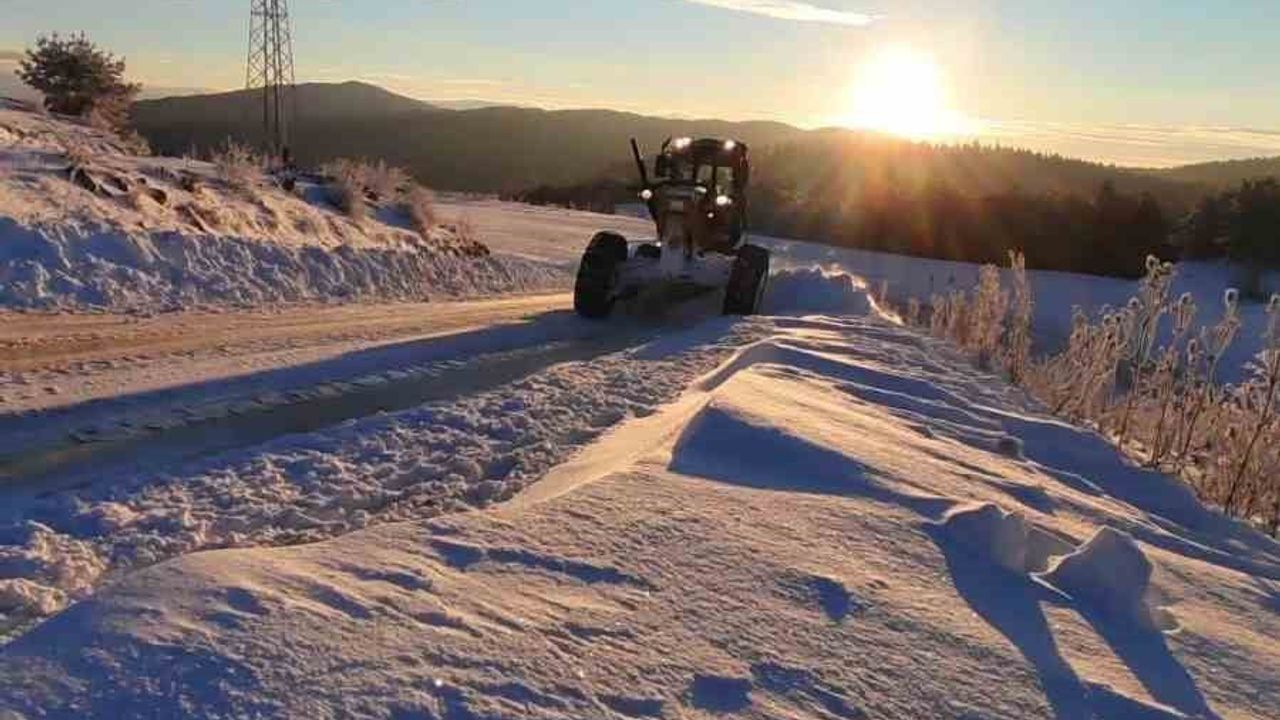 Karabük Valisi Yavuz'dan Don ve Buzlanma İhtimaline Dikkat: "Bu Gece En Soğuk Geceyi Yaşayacağız"