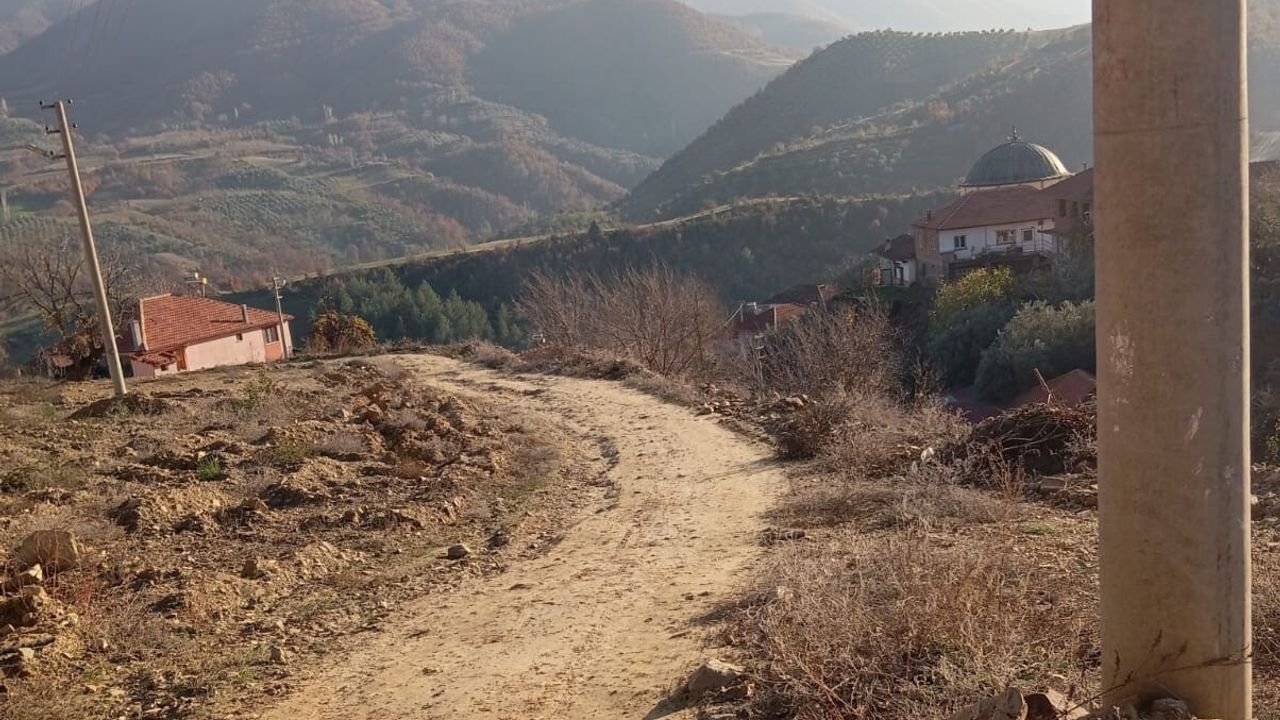 Karacaali Mahallesi'nde Yol Sorunu: Valilik Yolu Söküldü