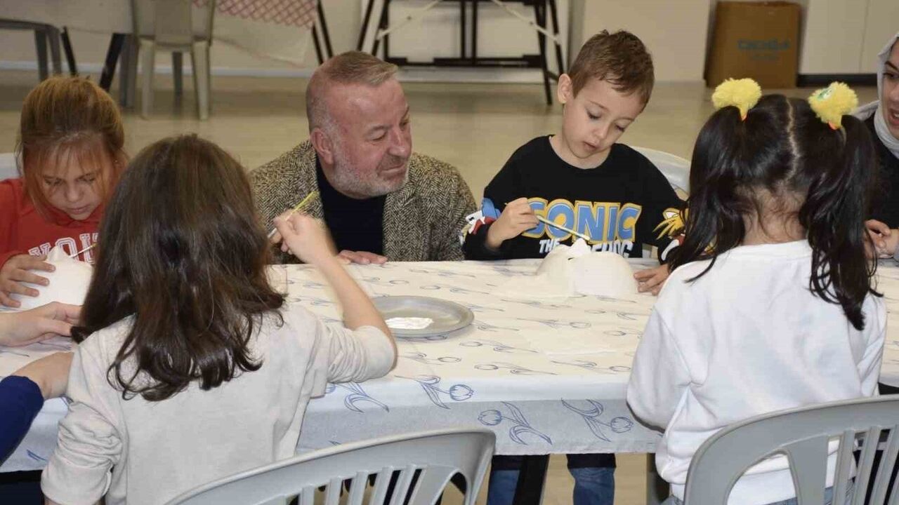 Karacabey'de Anne-Çocuk Maske Boyama Atölyesi Düzenlendi