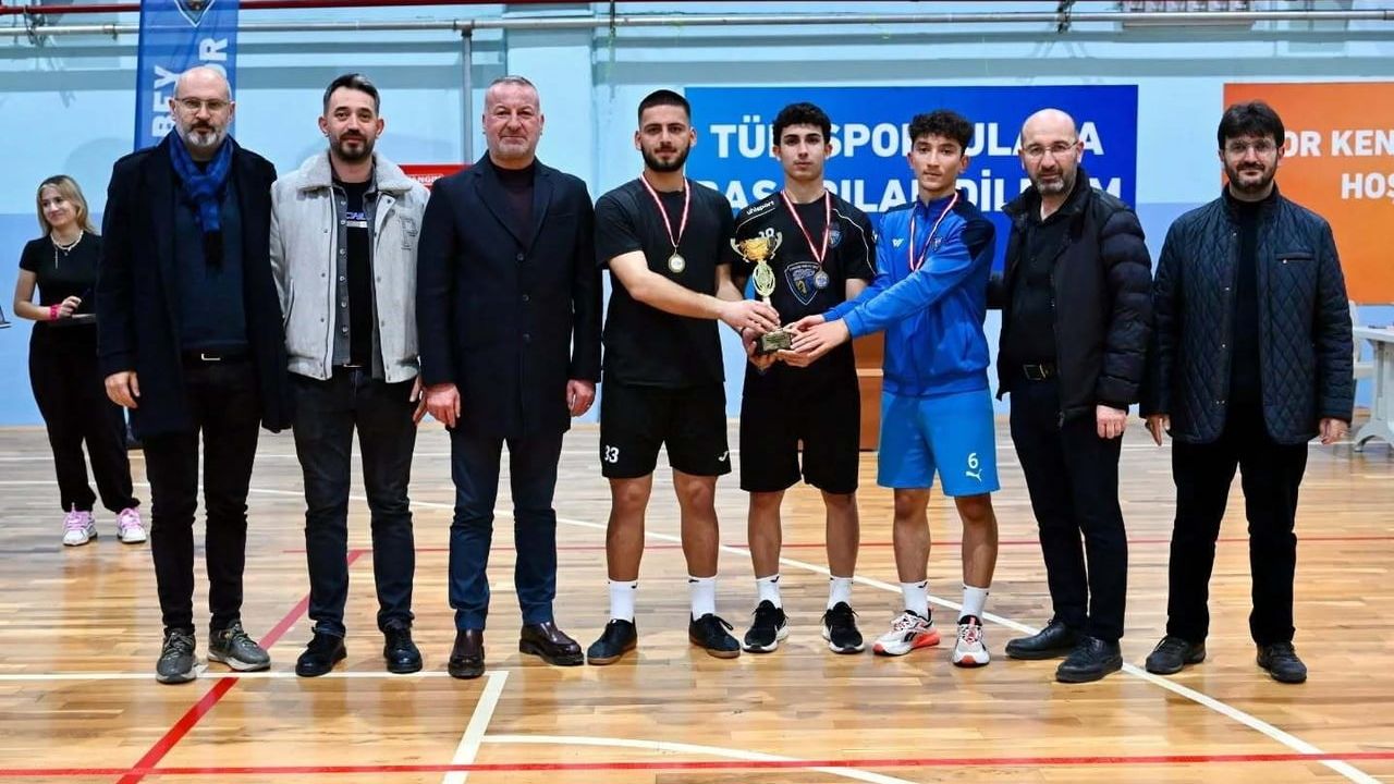 Karacabey’de Ayak Tenisi Şampiyonu: Karaca