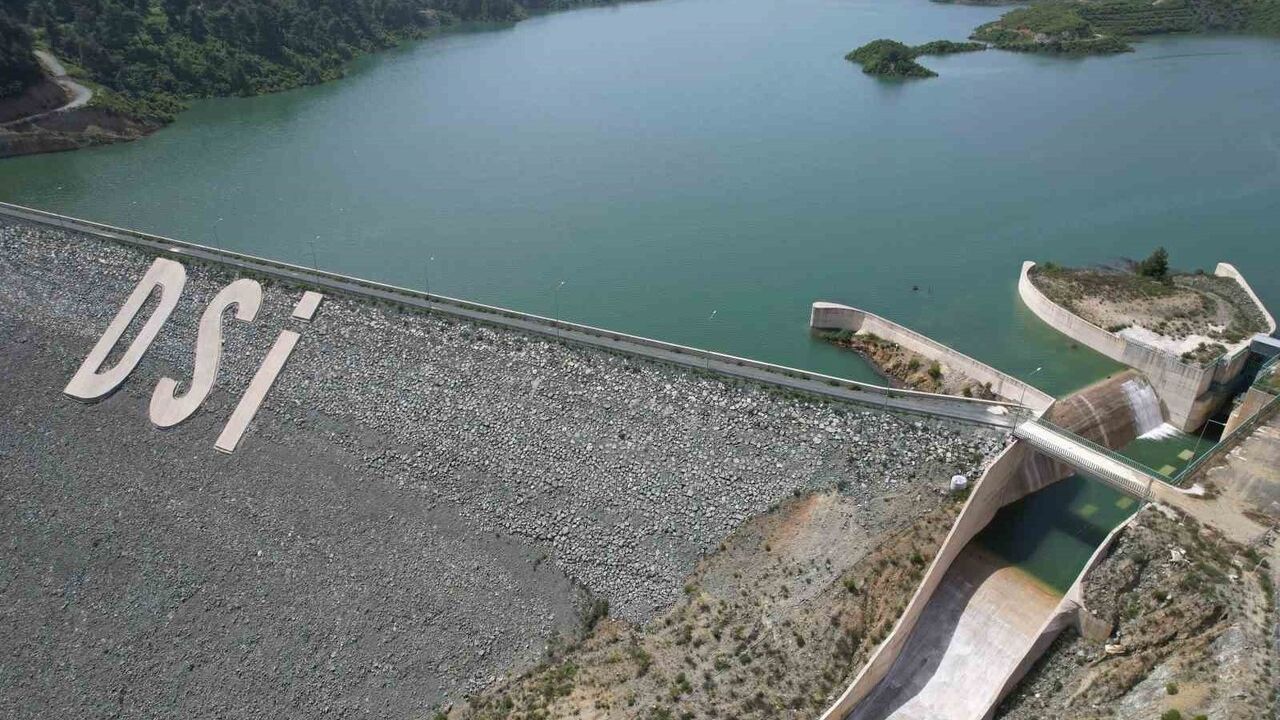 Karaçay Barajı'nda Su Seviyesi Kritik Düşüş