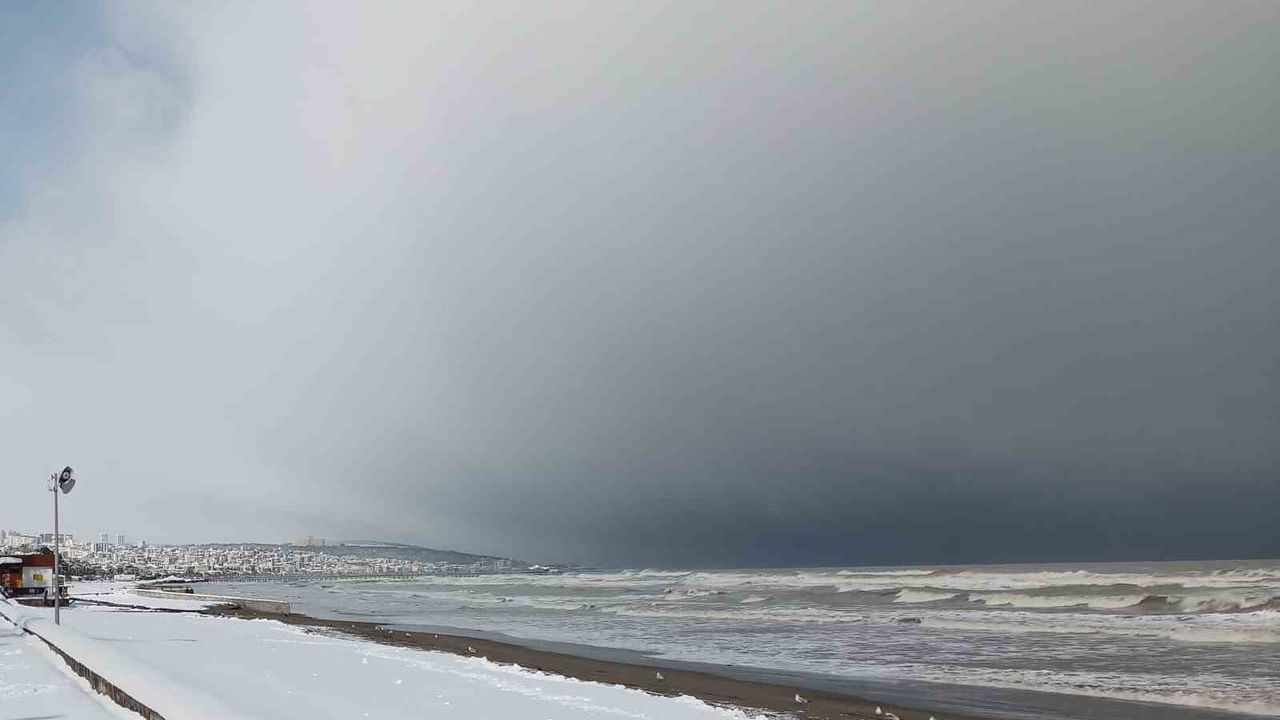 Karadeniz'de Fırtına Alarmı