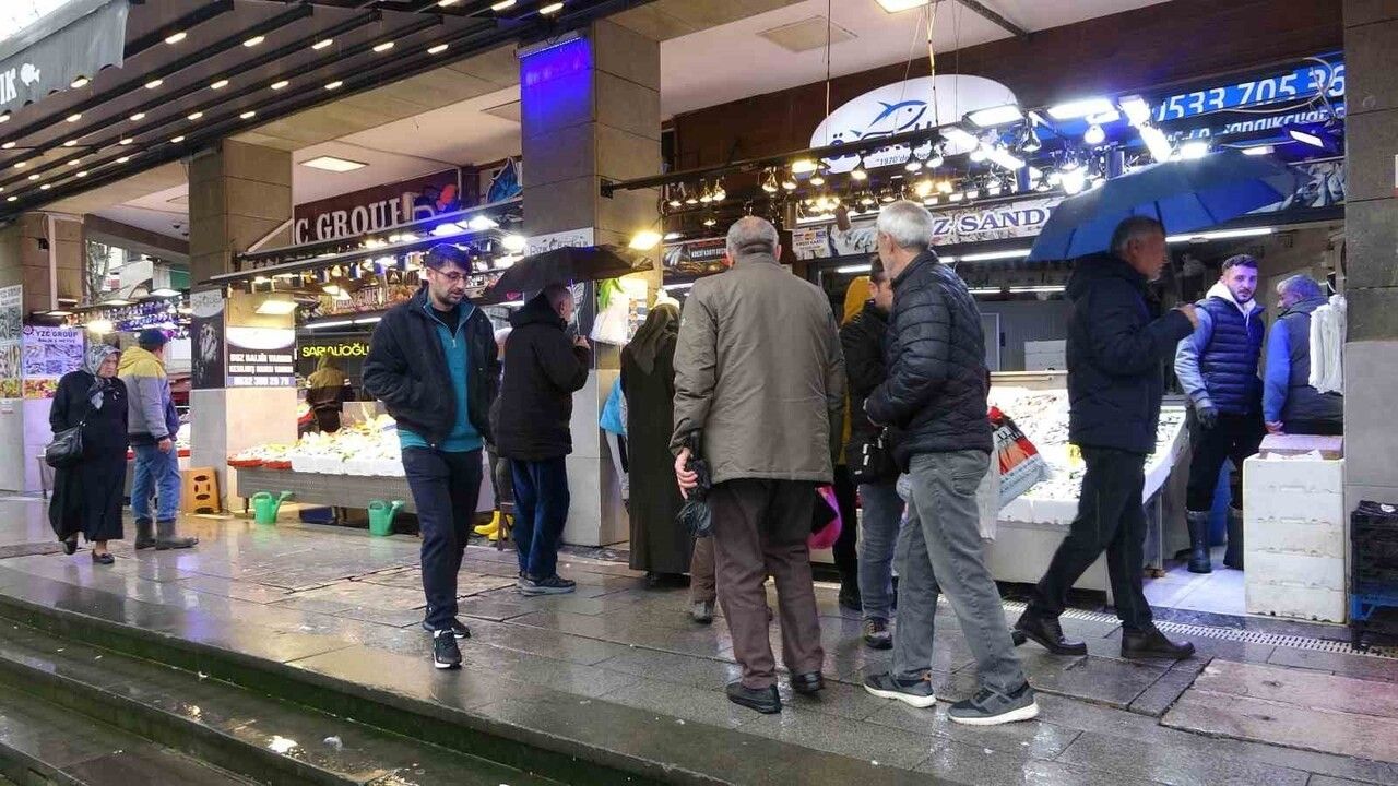 Karadeniz'de Hamsi Bolluğu Devam Ediyor