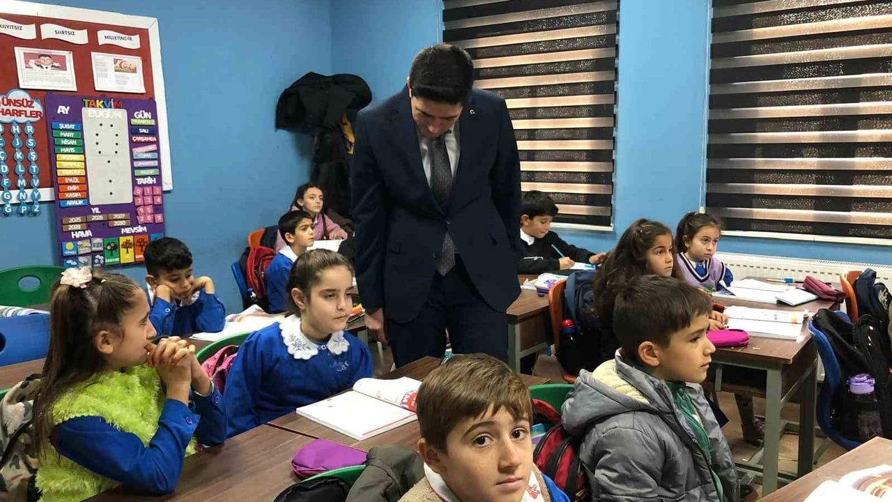 Karakoyunlu Kaymakamı Fatih Erdoğan'dan Köy Okullarına Ziyaret