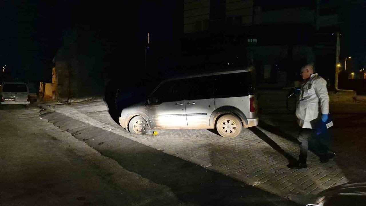 Karaman'da Park Halindeki Araç Kundaklandı