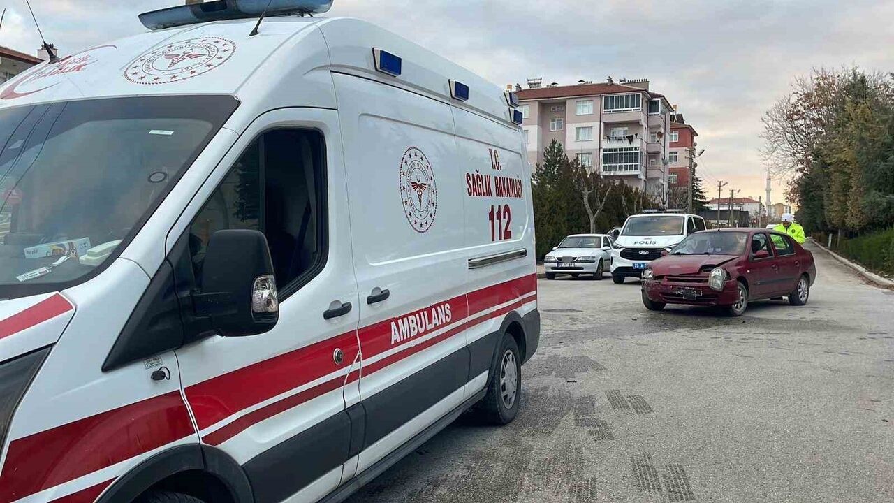 Karaman'da Trafik Kazası: 3 Kişi Yaralandı