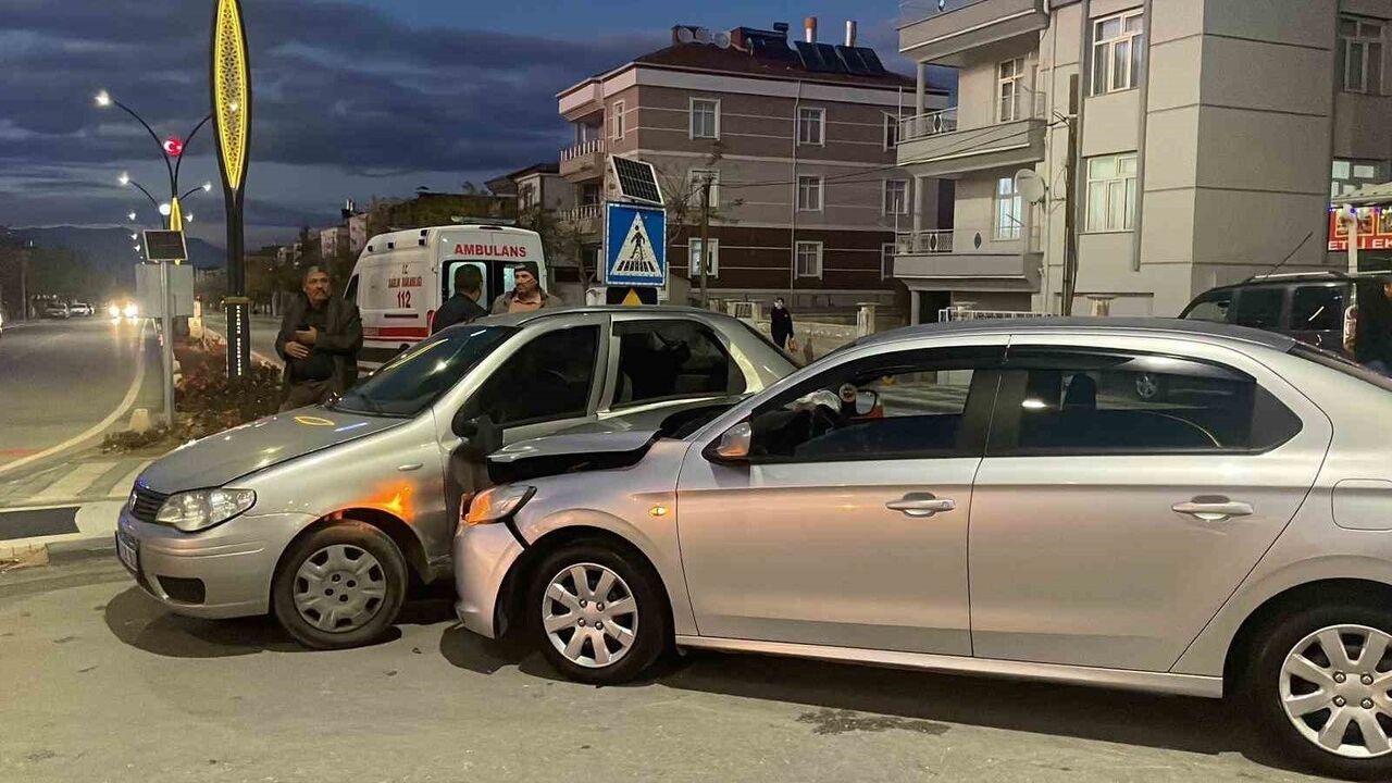 Karaman'da Trafik Kazası: 6 Yaralı