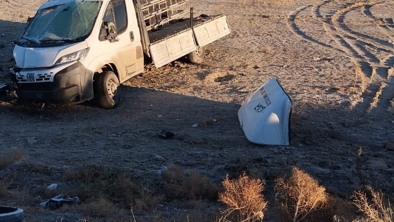 Karapınar'da Kamyonet Kazası: Sürücü Yaralandı
