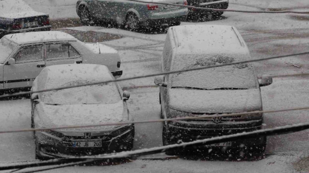 Karapınar’da Yılın Son Günü Kar Yağışı