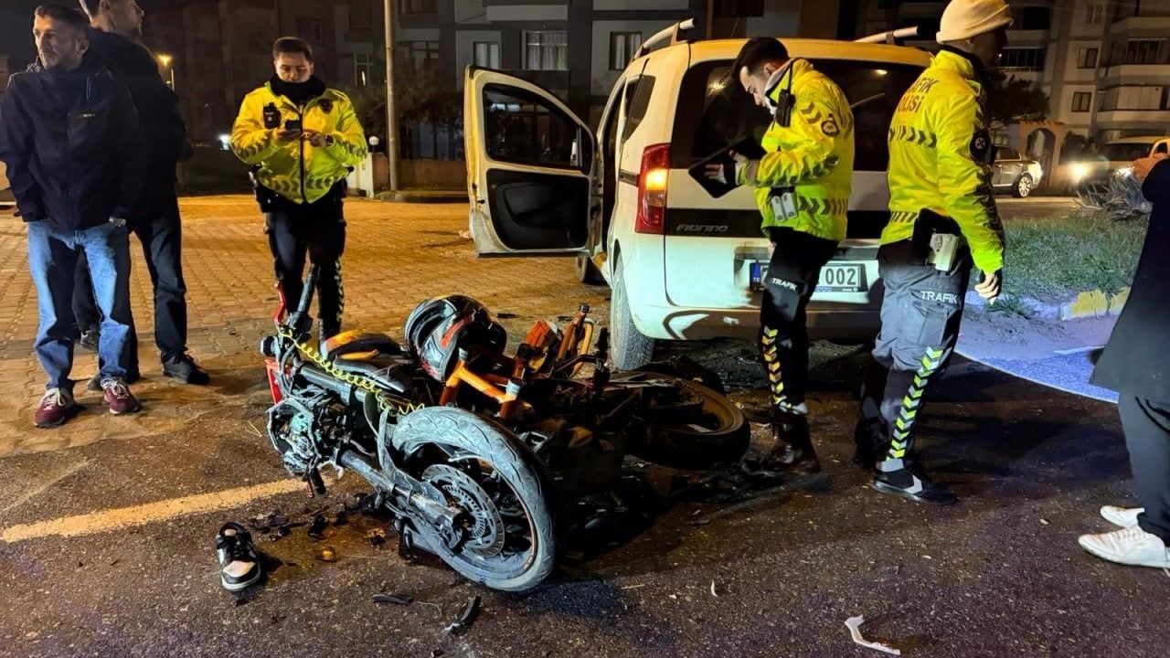 Karasu'da Motosiklet Kazası: Sürücü Ağır Yaralı