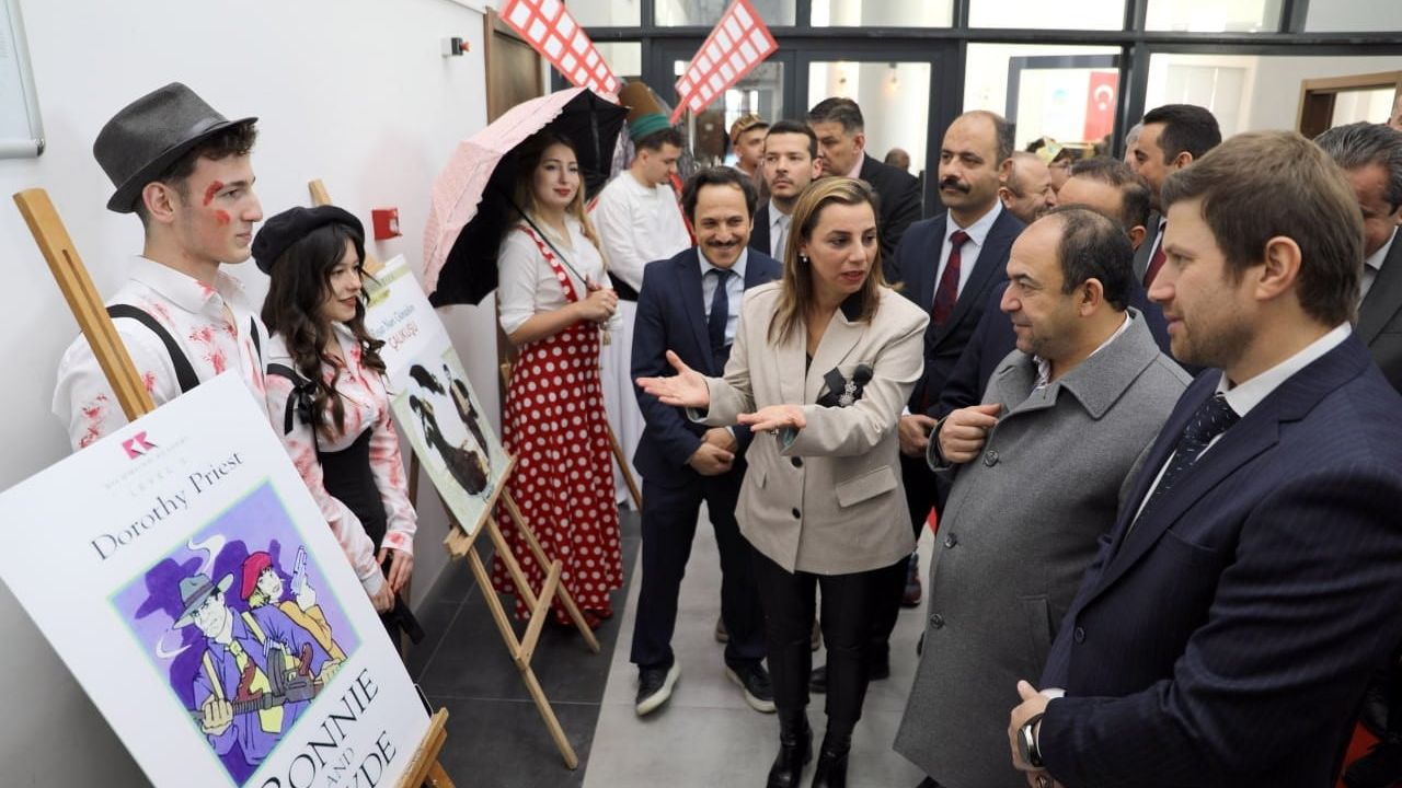 Karasu'da Roman Kahramanları Yaşatıldı