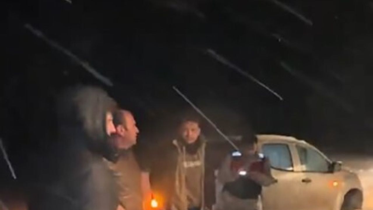 Karda Mahsur Kalan Vatandaşlar 3 Saatte Kurtarıldı