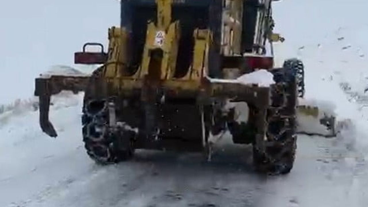 Kardan Kapalı Yolda Ambulansta Doğum Gerçekleşti