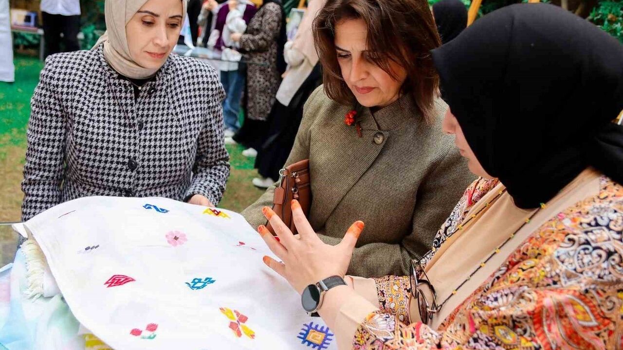 Karnavas Bezi, Kahire'de Geleneksel El Sanatlarıyla Tanıtıldı