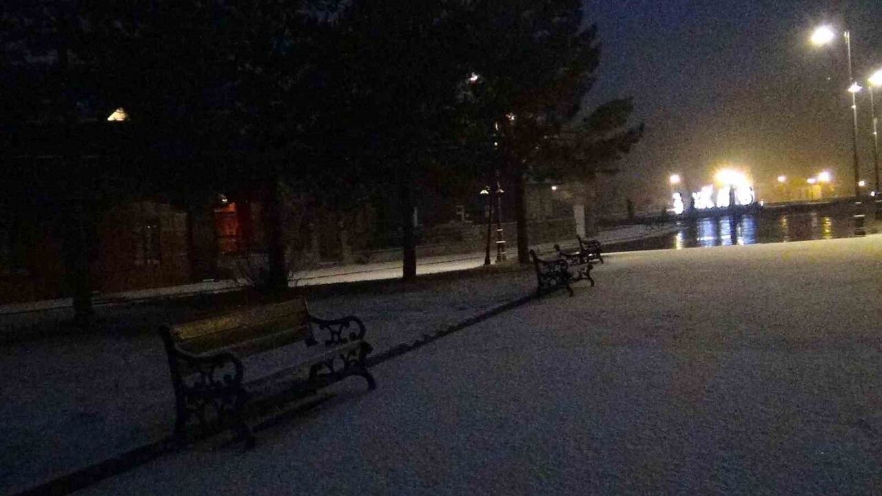 Kars'a Mevsimin İlk Karı Düştü