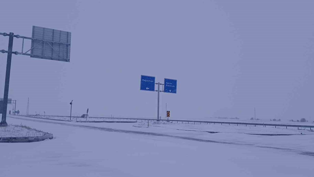 Kars'ta 27 Köy Yolu Ulaşıma Kapandı